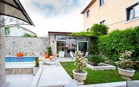 Mejic Apartments