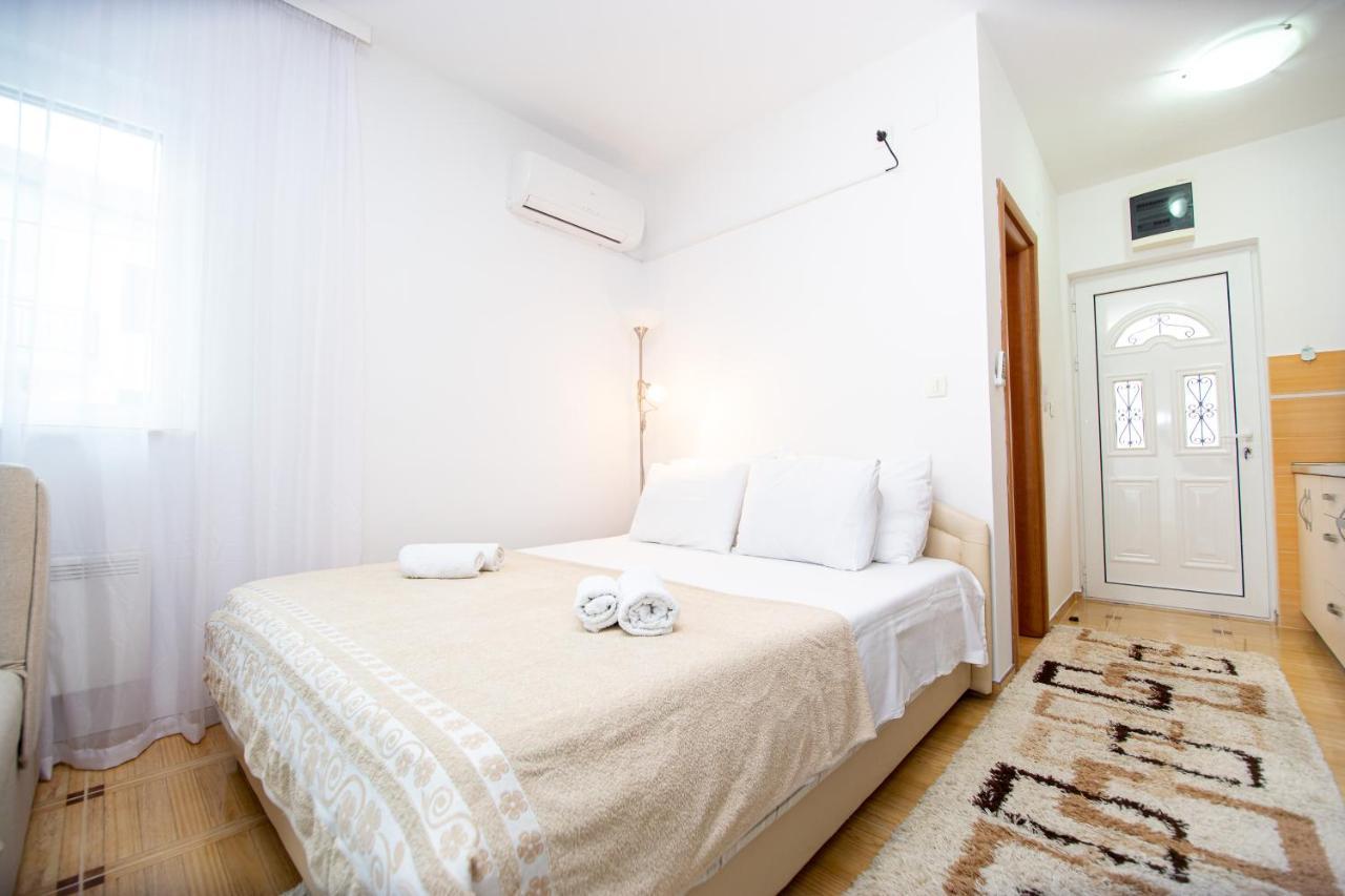 Mejic Apartments Cattaro Esterno foto