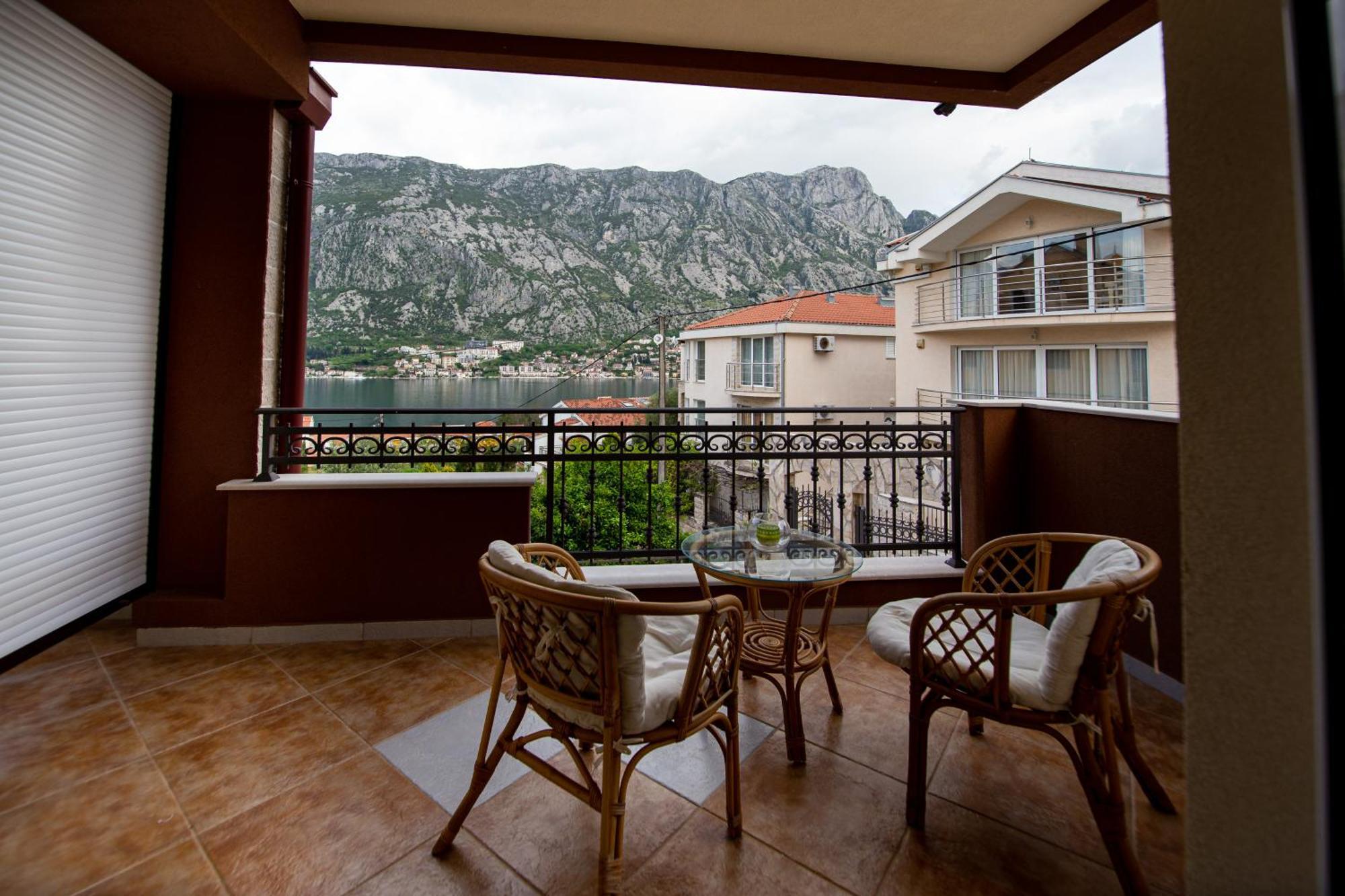Mejic Apartments Cattaro Esterno foto