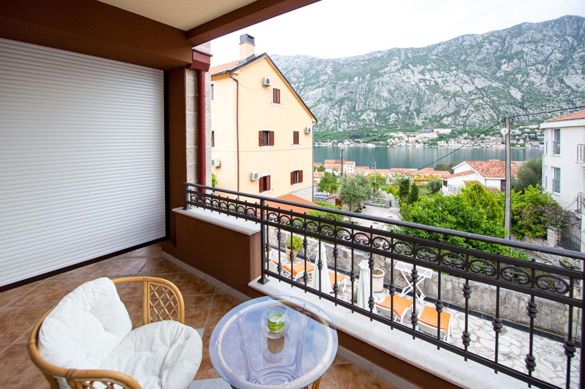 Mejic Apartments Cattaro Esterno foto