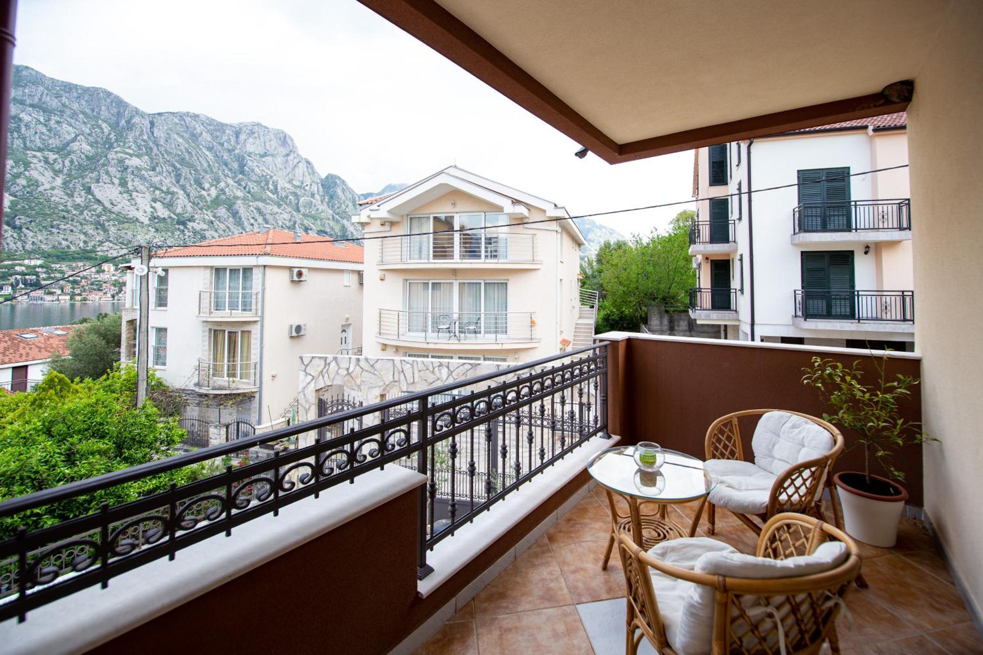 Mejic Apartments Cattaro Esterno foto